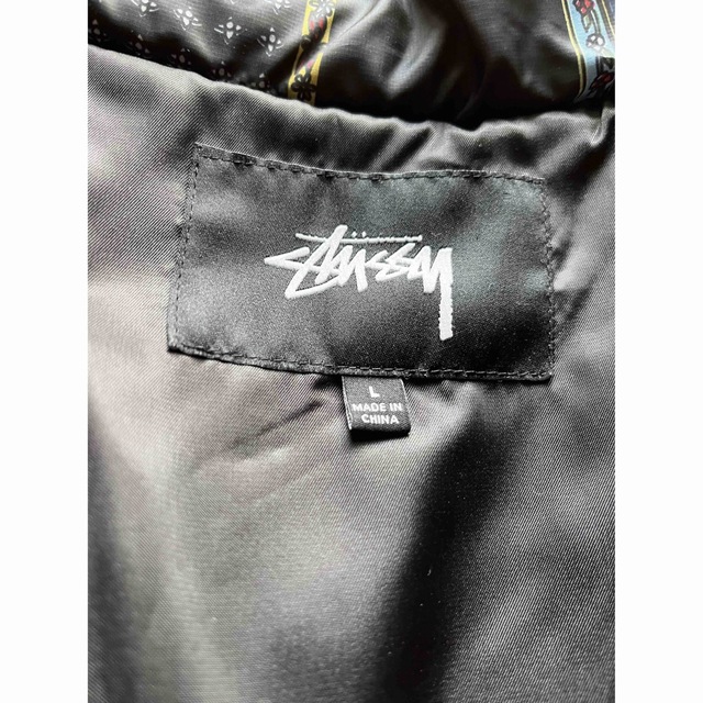 STUSSY(ステューシー)のストゥーシーアウターLサイズ　美品 メンズのジャケット/アウター(ダウンジャケット)の商品写真