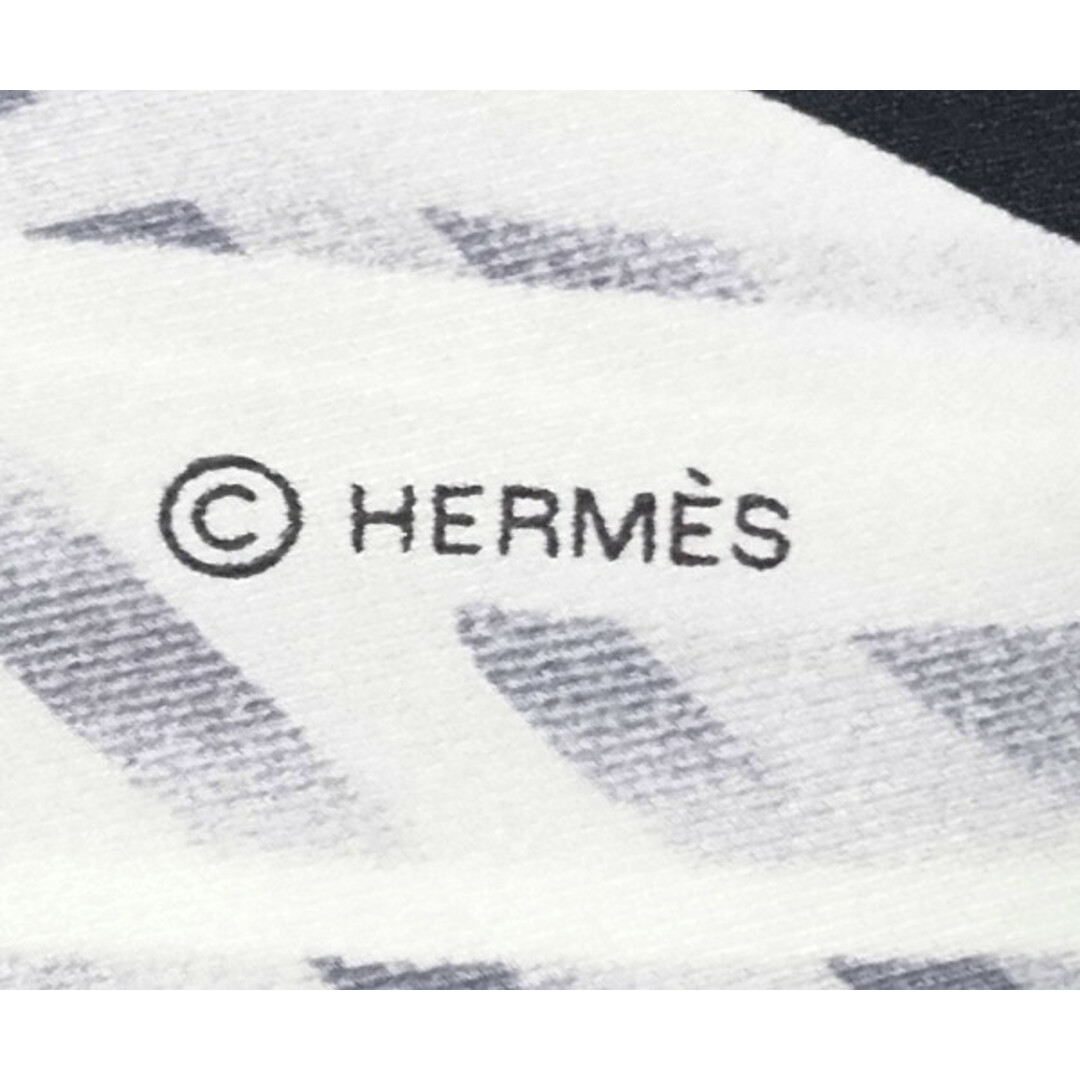 Hermes(エルメス)のHERMES エルメス シルク スカーフ カレ70 PLEASE CHECK IN プリーズ チェックイン ブラック 正規品 / 30130 レディースのファッション小物(バンダナ/スカーフ)の商品写真