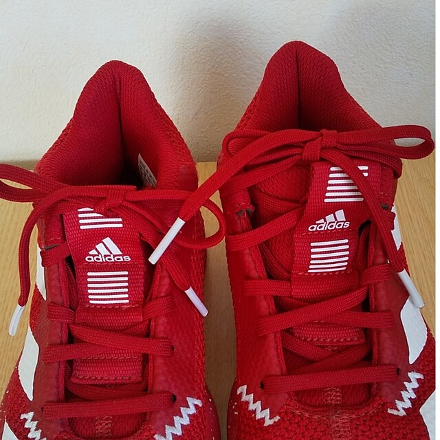 adidas(アディダス)の美品　バスケットボールシューズ キッズ/ベビー/マタニティのキッズ靴/シューズ(15cm~)(スニーカー)の商品写真