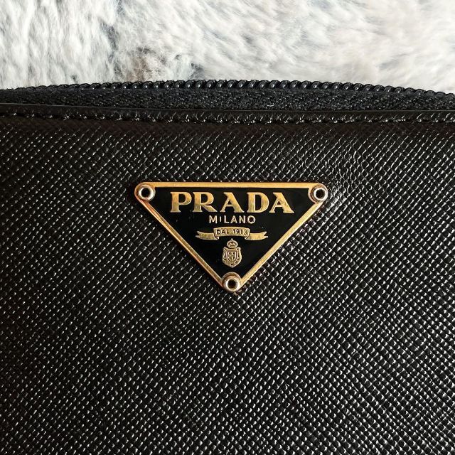 PRADA(プラダ)の【PRADA】プラダ コンパクト 財布 サフィアーノ トライアングルロゴ  黒 レディースのファッション小物(財布)の商品写真