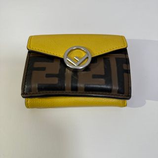 フェンディ(FENDI)のエフ イズ フェンディ マイクロ 三つ折り財布 イエローレザー 財布(折り財布)