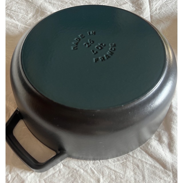 STAUB(ストウブ)のストウブ staub ココットラウンドシャロー 26cm ブラック インテリア/住まい/日用品のキッチン/食器(鍋/フライパン)の商品写真