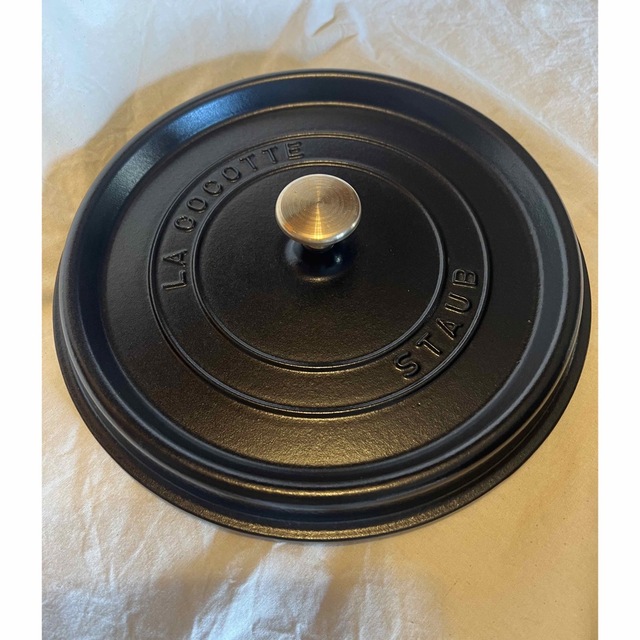 STAUB(ストウブ)のストウブ staub ココットラウンドシャロー 26cm ブラック インテリア/住まい/日用品のキッチン/食器(鍋/フライパン)の商品写真