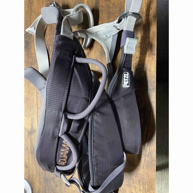 ついに入荷 PETZL ADJAMA クライミングハーネス、ブルー2.0、ミディアム