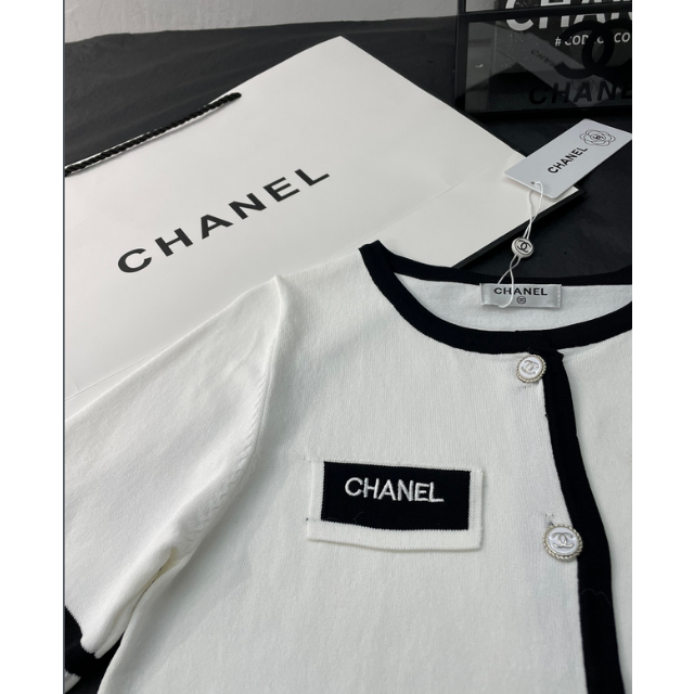 シリアルシール付 cc4. CHANEL 長袖カットソー 黒 レディースMサイズ