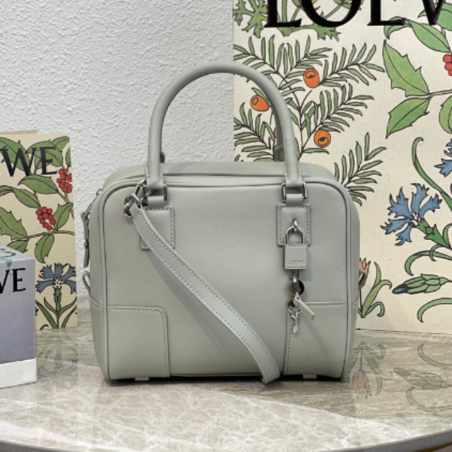 人気ショップ - LOEWE 極美品 LOEWE ロエベ レザーハンドショルダー