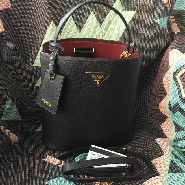 送料込】 プラダ 極美品 PRADA ショルダーバッグ バッグ サフィアーノレザー パニエ ショルダーバッグ