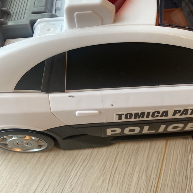 Takara Tomy(タカラトミー)のデカパトロールカーとトミカNo.113 キッズ/ベビー/マタニティのおもちゃ(電車のおもちゃ/車)の商品写真