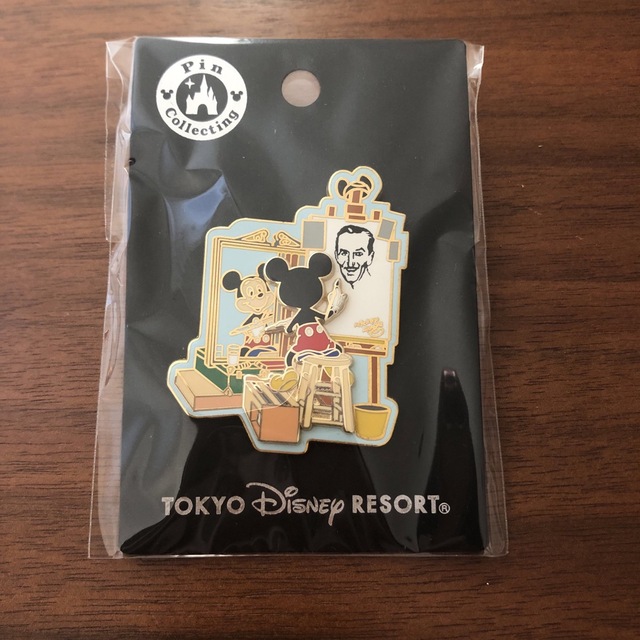 Disney(ディズニー)の●ディズニー ノーマンロックウェル 自画像 ピンバッジ エンタメ/ホビーのアート用品(その他)の商品写真