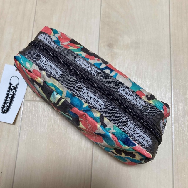 LeSportsac(レスポートサック)のレスポートサック　可愛い花柄のポーチ レディースのファッション小物(ポーチ)の商品写真