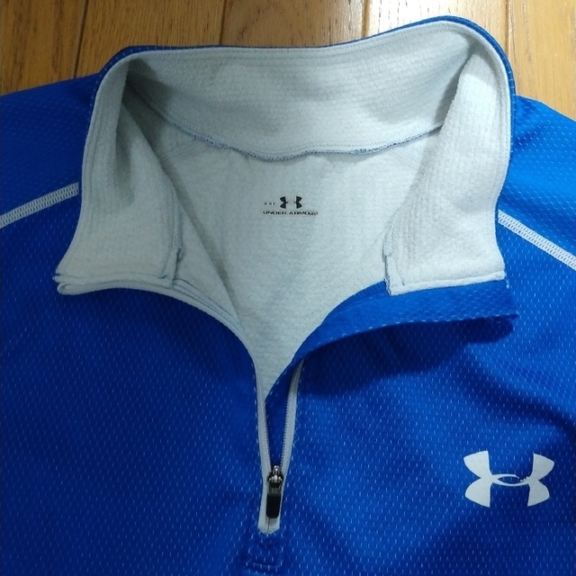 UNDER ARMOUR(アンダーアーマー)の122a..厚手の防寒インナー　UA メンズのトップス(スウェット)の商品写真