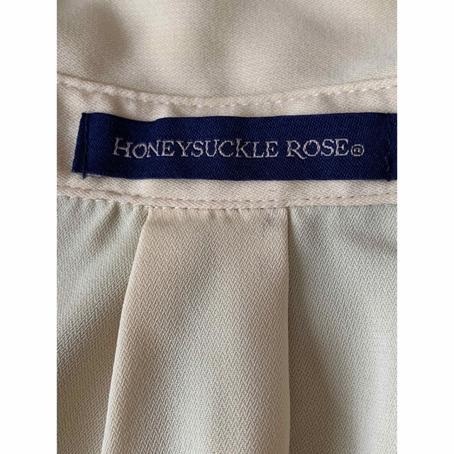 HONEYSUCKLE ROSE(ハニーサックルローズ)のハニーサックルローズ　プルオーバーブラウス　FREE レディースのジャケット/アウター(その他)の商品写真