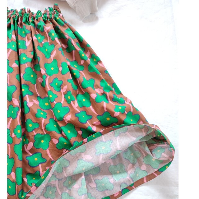 ギャザースカートL●緑のお花 ハンドメイドのキッズ/ベビー(ファッション雑貨)の商品写真