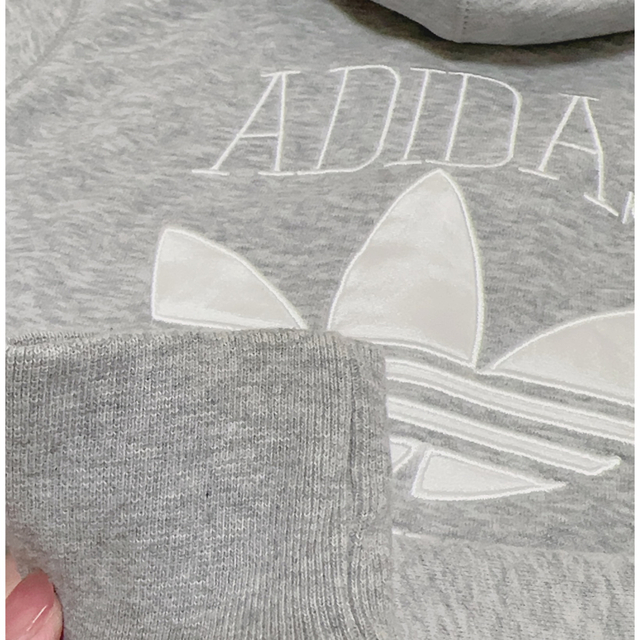 adidas(アディダス)のadidasアディダス スウェット パーカー グレー M レディースのトップス(パーカー)の商品写真