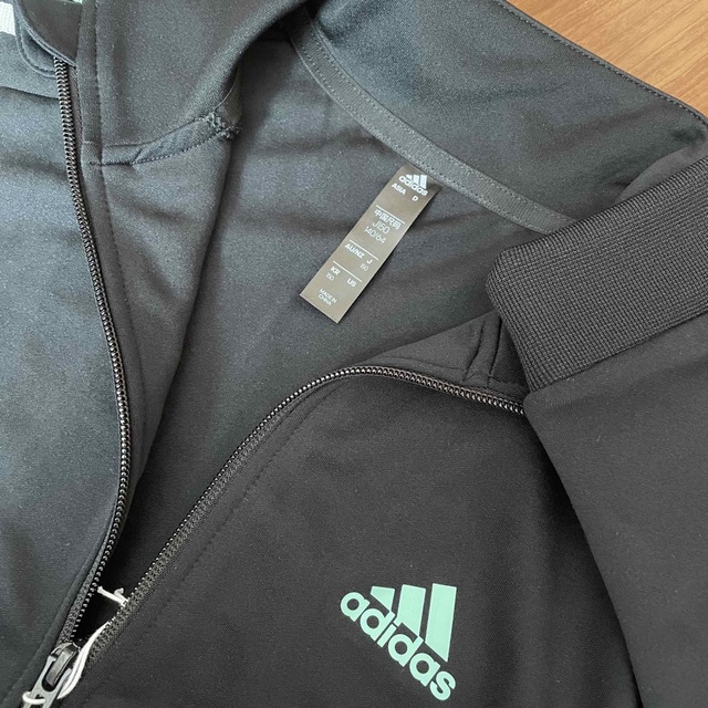 adidas(アディダス)のアディダス ジャージ生地上着 キッズ/ベビー/マタニティのキッズ服女の子用(90cm~)(ジャケット/上着)の商品写真