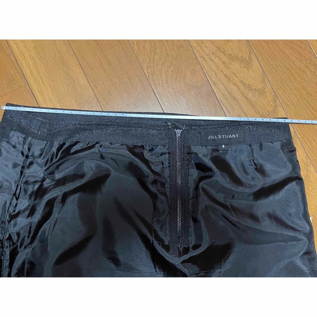 JILLSTUART(ジルスチュアート)のジルスチュアート　ラップ風ミニスカート　ブラック　ラメ生地 レディースのスカート(ミニスカート)の商品写真