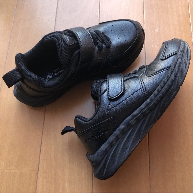 SYUNSOKU（ACHILESS）(シュンソク)の瞬足　キッズスニーカー　黒　18.0 キッズ/ベビー/マタニティのキッズ靴/シューズ(15cm~)(スニーカー)の商品写真