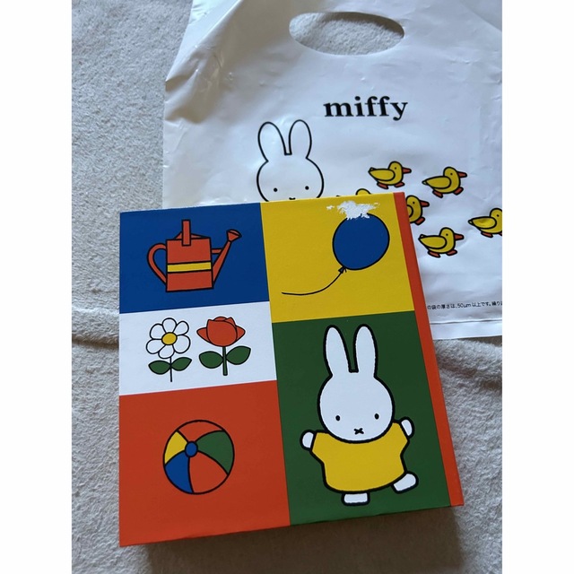 miffy(ミッフィー)の2023 バレンタイン　ミッフィー箱 チョコレート　モロゾフ　 袋付き 食品/飲料/酒の食品(菓子/デザート)の商品写真