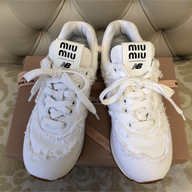 人気ブランドの miumiu - 極美品☆ニューバランス x Miu Miuスニーカー