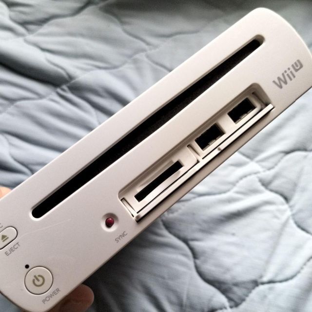 Wii U(ウィーユー)の【動作品】ゲーム機 本体 Wii U 32GB 一式セット 欠品あり エンタメ/ホビーのゲームソフト/ゲーム機本体(家庭用ゲーム機本体)の商品写真