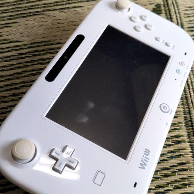 Wii U(ウィーユー)の【動作品】ゲーム機 本体 Wii U 8GB 一式セット 欠品あり エンタメ/ホビーのゲームソフト/ゲーム機本体(家庭用ゲーム機本体)の商品写真