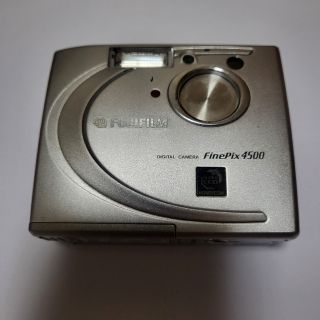 フジフイルム(富士フイルム)のFUJIFILM　finepix4500　デジカメ　単三電池　希少品　本体のみ(コンパクトデジタルカメラ)