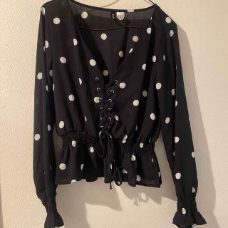 エイチアンドエム(H&M)の新品未使用♡ドット柄 ペプラムトップス♡(シャツ/ブラウス(長袖/七分))