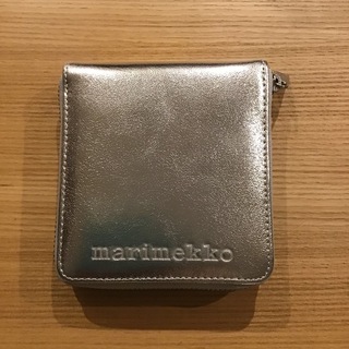 マリメッコ(marimekko)のMarimekkoウォレット新品　　クーポン最中お安くします。(財布)