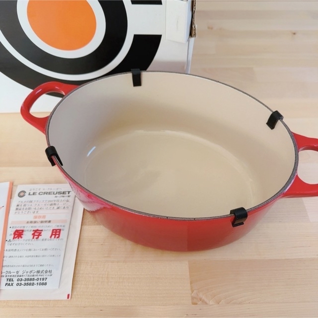 LE CREUSET(ルクルーゼ)のル・クルーゼ　ココット　オーバル　25cm インテリア/住まい/日用品のキッチン/食器(鍋/フライパン)の商品写真