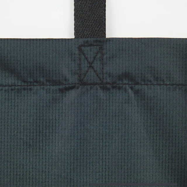 MUJI (無印良品)(ムジルシリョウヒン)の【新品・タグ付き】再生ポリエステル入り買い物バッグ・Ａ３　黒　４５×３６．５ レディースのバッグ(エコバッグ)の商品写真