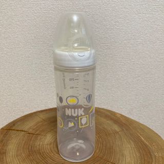 コンビ(combi)の【nuk】哺乳瓶 250m　プラスチック　美品(哺乳ビン)