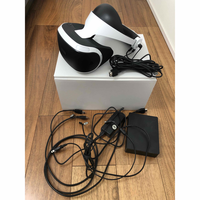 PlayStation VR(プレイステーションヴィーアール)のPSVR CUH-ZVR2 エンタメ/ホビーのゲームソフト/ゲーム機本体(家庭用ゲーム機本体)の商品写真