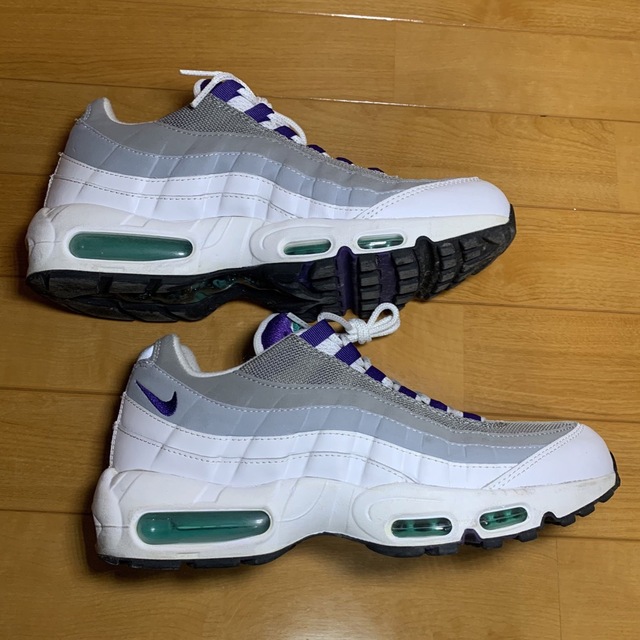 NIKE(ナイキ)のNike Air Max 95 White/Court Purple 28cm メンズの靴/シューズ(スニーカー)の商品写真