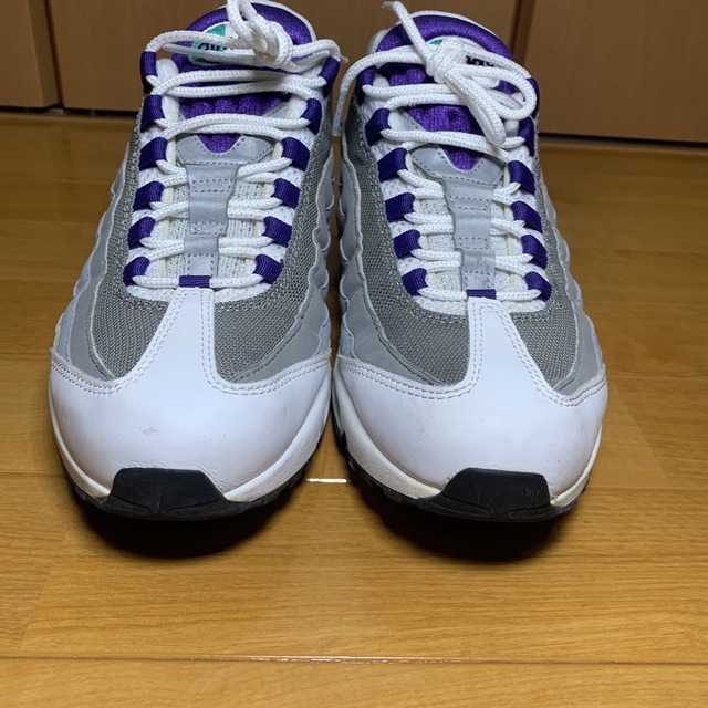 NIKE(ナイキ)のNike Air Max 95 White/Court Purple 28cm メンズの靴/シューズ(スニーカー)の商品写真