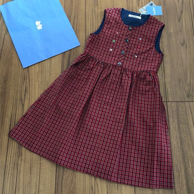 familiar(ファミリア)の【お取置き中】ファミリア 新品ワンピース 130 キッズ/ベビー/マタニティのキッズ服女の子用(90cm~)(ワンピース)の商品写真