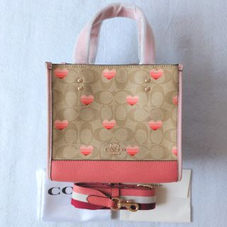 新品COACHフィールドトート22ショルダーバッグ シグネチャー ピンク