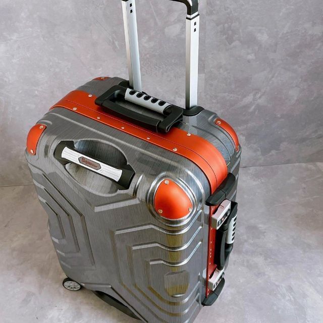 [美品] ハードフレームケース エスケープ グリップマスター 52L メンズのバッグ(トラベルバッグ/スーツケース)の商品写真
