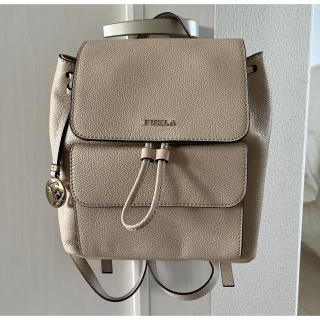 Furla(フルラ)の38様専用FURLA ミニリュック　ベージュ　美品 レディースのバッグ(リュック/バックパック)の商品写真