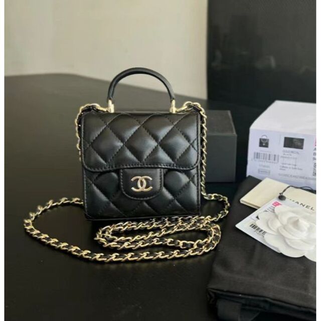 大人女性の CHANEL コインパース☆斜めかけ (シャンネル)☆ブラック