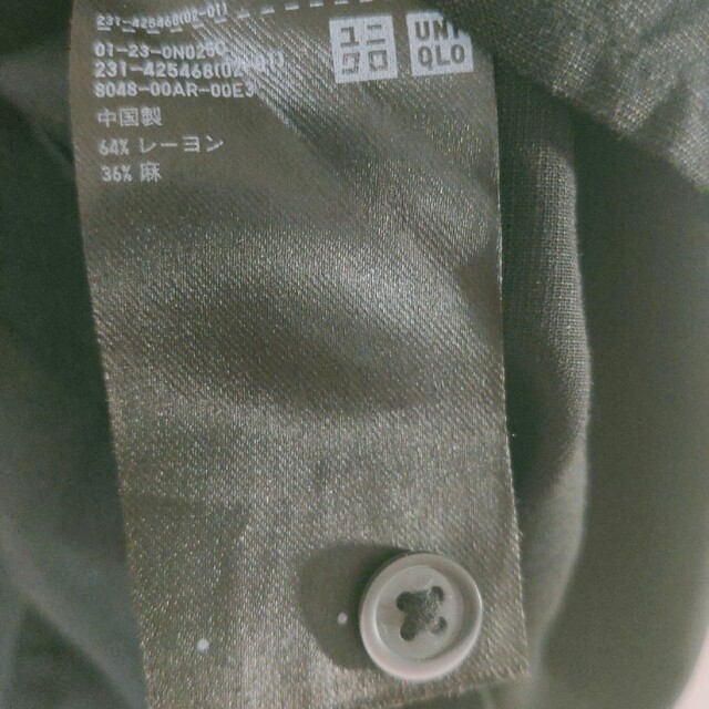 UNIQLO(ユニクロ)のユニクロ　黒シャツ レディースのトップス(シャツ/ブラウス(半袖/袖なし))の商品写真