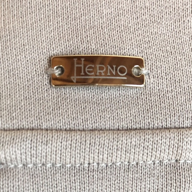 HERNO(ヘルノ)の【専用】☆HERNOヘルノ☆異素材コンビフーデッドショートコート♪未使用タグつき レディースのジャケット/アウター(スプリングコート)の商品写真