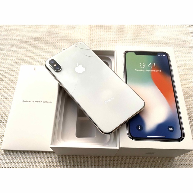 ★iPhone X SIMフリー 64GB シルバーdocomoスマートフォン/携帯電話