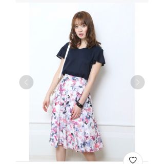 ジャスグリッティー(JUSGLITTY)の美品⭐︎JUSGLITTY ジャスグリッティー　ペイントフラワースカート(ひざ丈スカート)