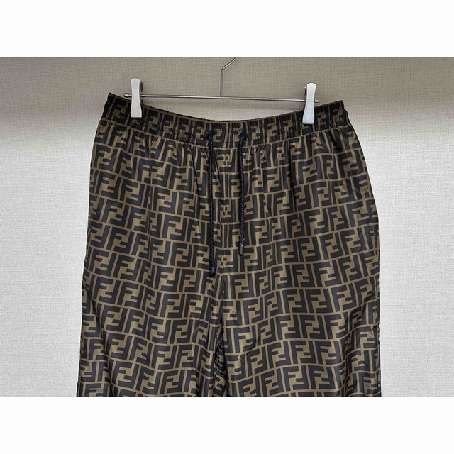 【新品未使用】FENDI ブラウンナイロンパンツ メンズ 46 S