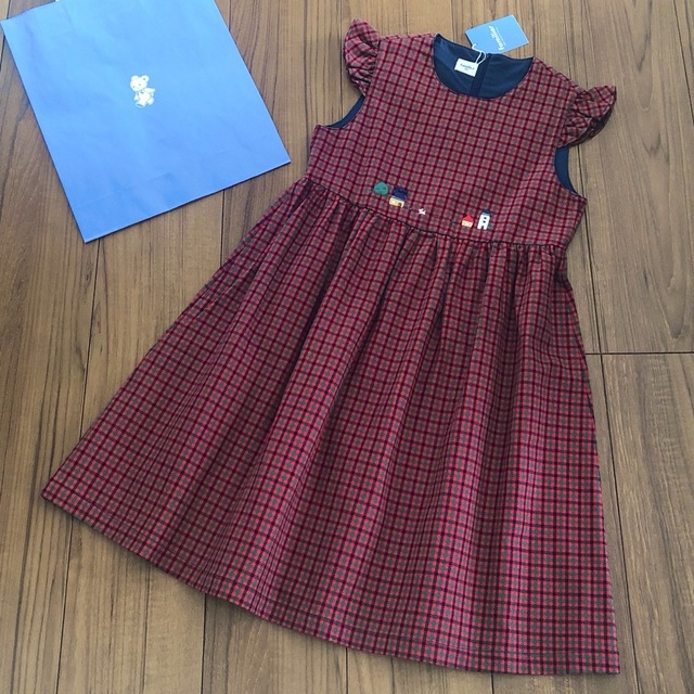 familiar(ファミリア)の【お取置き中】ファミリア 新品ワンピース 130 キッズ/ベビー/マタニティのキッズ服女の子用(90cm~)(ワンピース)の商品写真