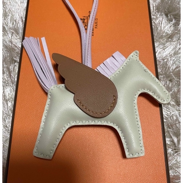 未使用品】 Hermes エルメスペガサスロデオ新色PM✨ - チャーム ...