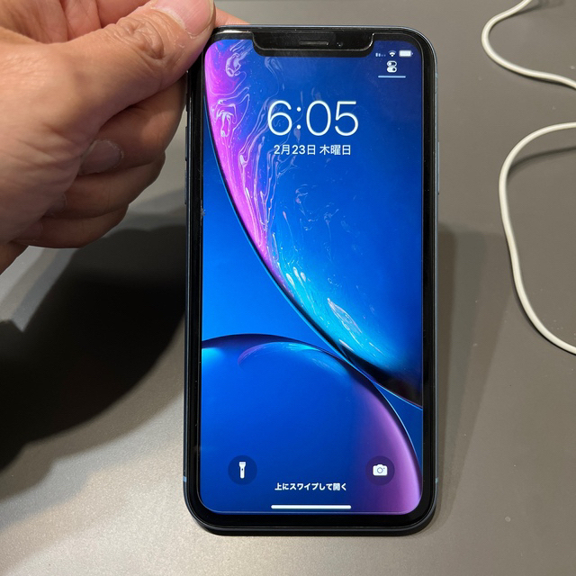 iPhone(アイフォーン)の【simフリー】iPhoneXR 64GB 青　箱　充電ケーブル付き スマホ/家電/カメラのスマートフォン/携帯電話(スマートフォン本体)の商品写真