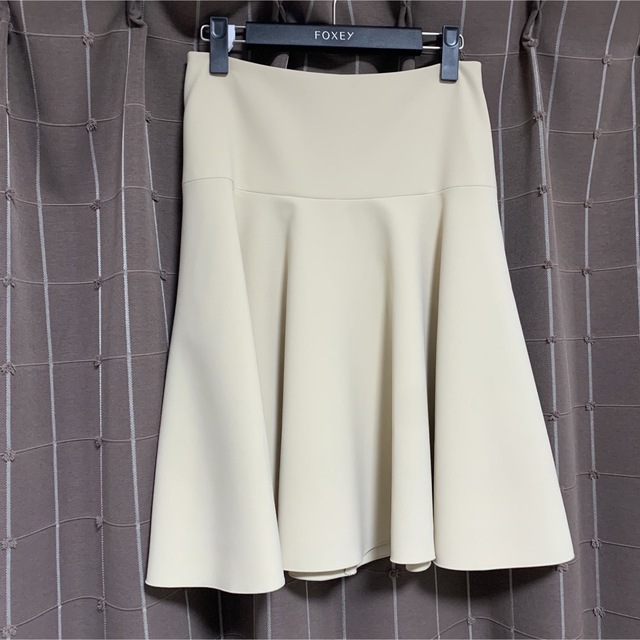 新品•未使用】FOXEY フォクシーニューヨーク スカート ベージュ 人気