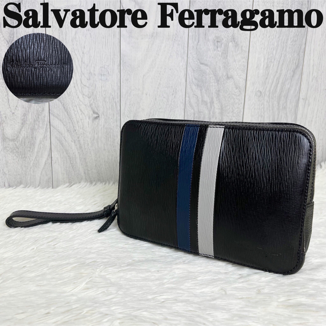 Salvatore Ferragamo クラッチバッグ　エンボスロゴ　ブラック