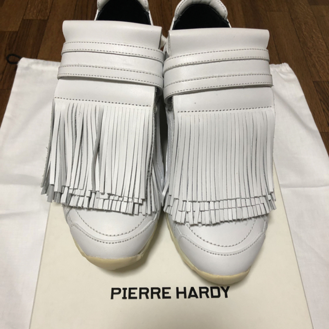 PIERRE HARDY(ピエールアルディ)のPIERRE HARDY ホワイトスニーカー 37 レディースの靴/シューズ(スニーカー)の商品写真